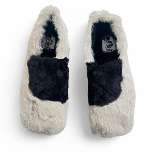 VHNY Color Block Faux Fur Slippers Black & Cream Size 6M